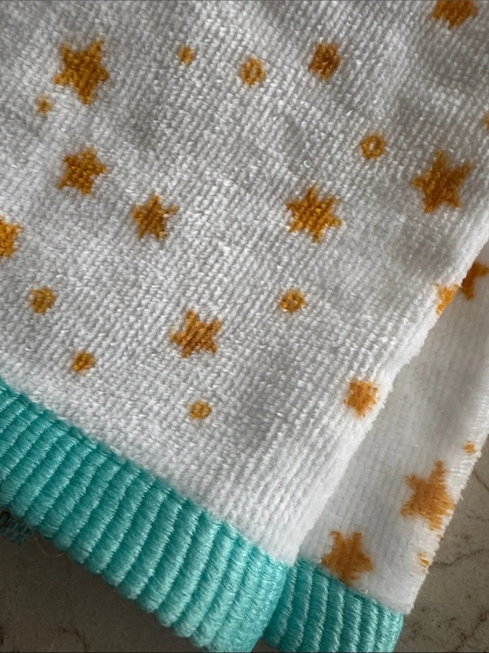 Wondershop Hand Towels with Polar Bear Embroidery and Yellow Stars ⭐️ 2 pack NWT